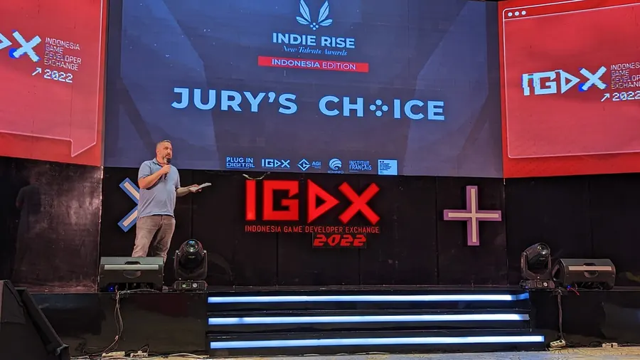 Guillaume announcing the Jury's Choice at the Indie Rise awards, IGDX 2022
